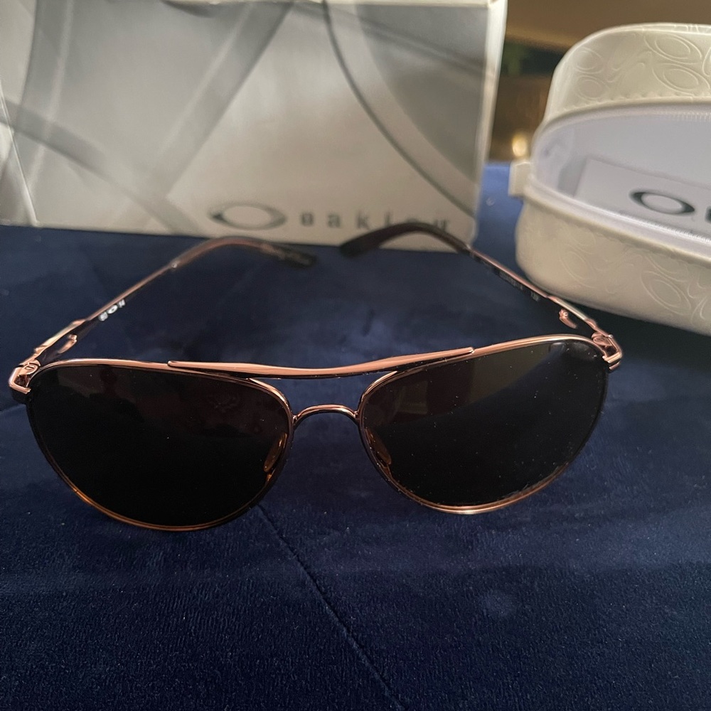 Brand New NW Rose Gold Polarized Oakley Shades comes with original box & papers